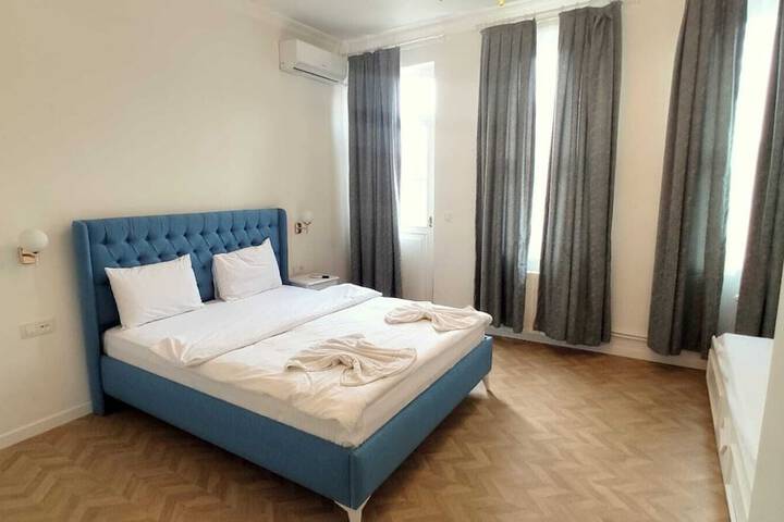 Room 18 of 32