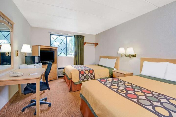 2 Double Beds (8 of 10)