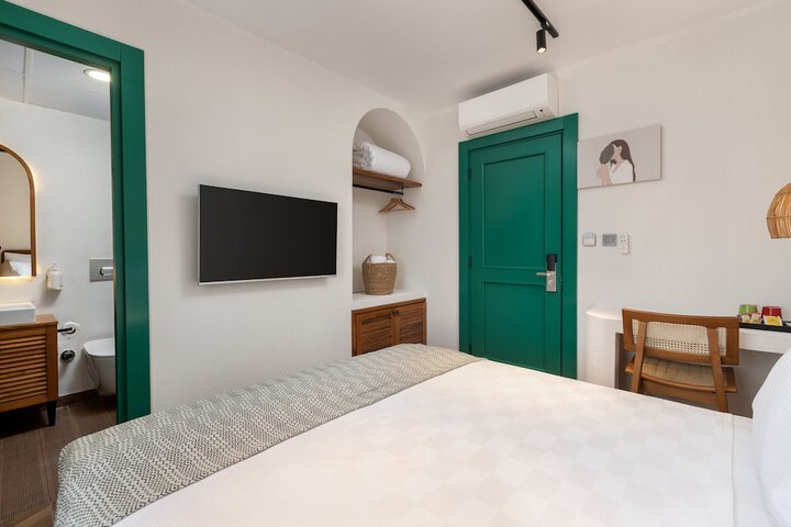 Room 16 of 43