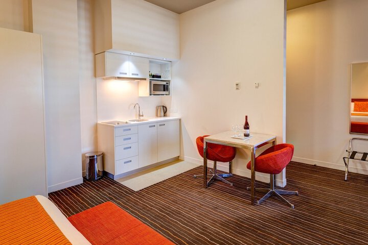 Room 6 of 52