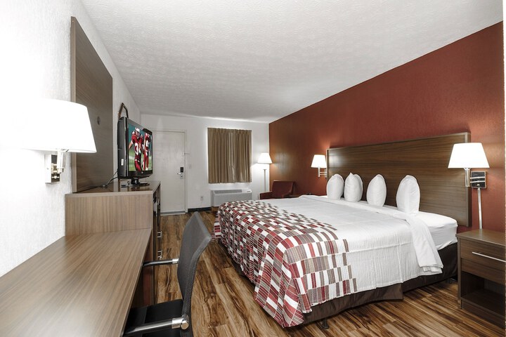 Superior King Bed (3 of 8)