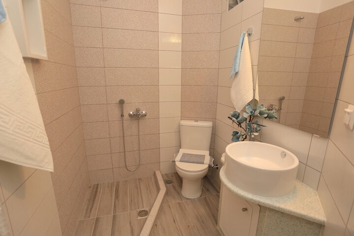 Room 8 of 24