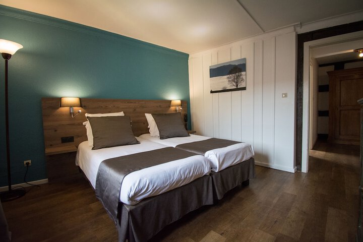 Room 8 of 25