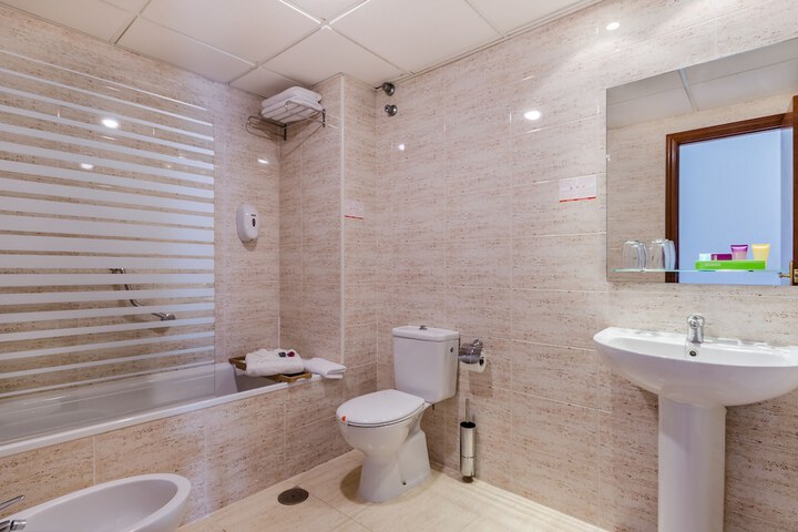 Room 15 of 34