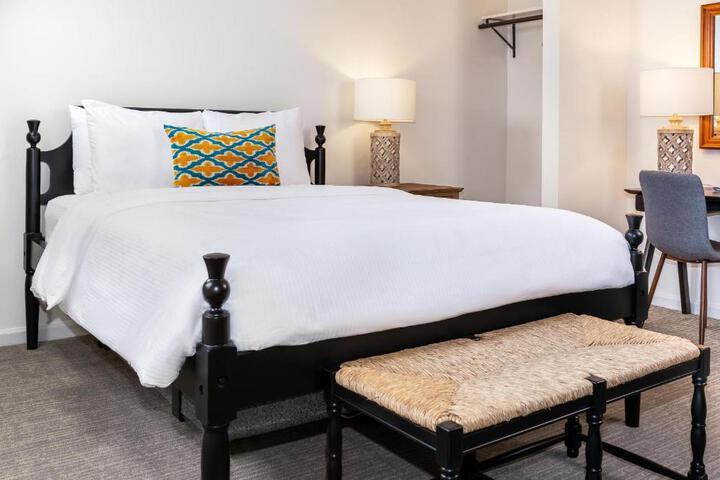 Double Deluxe King Bed