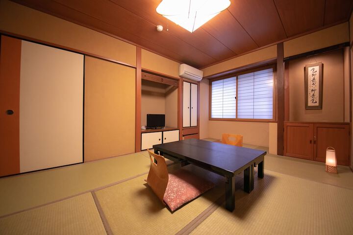 Room 6 of 68