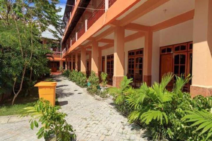 Exterior of Hotel Elvin