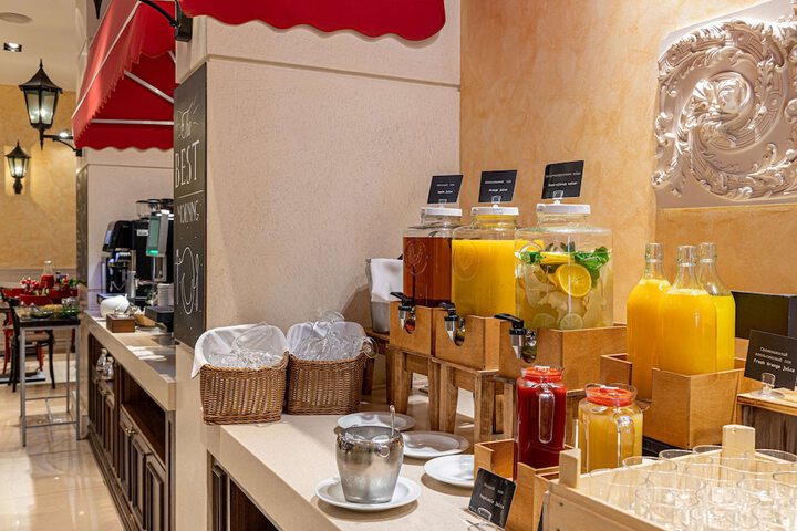 Breakfast/Coffee Service 90 of 219