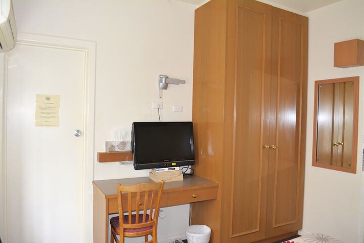 Room 86 of 768