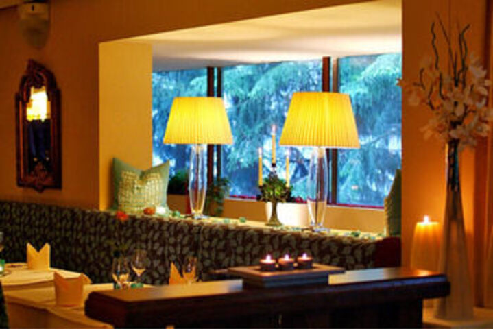 Lounge 34 of 47