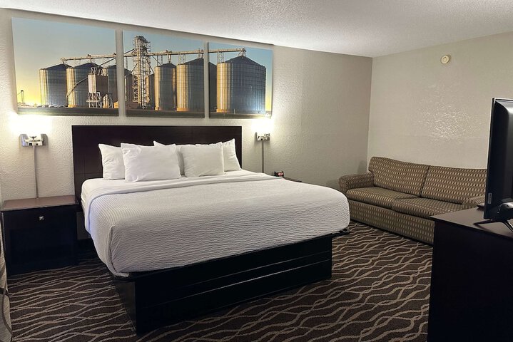 1 King Bed (5 of 5)