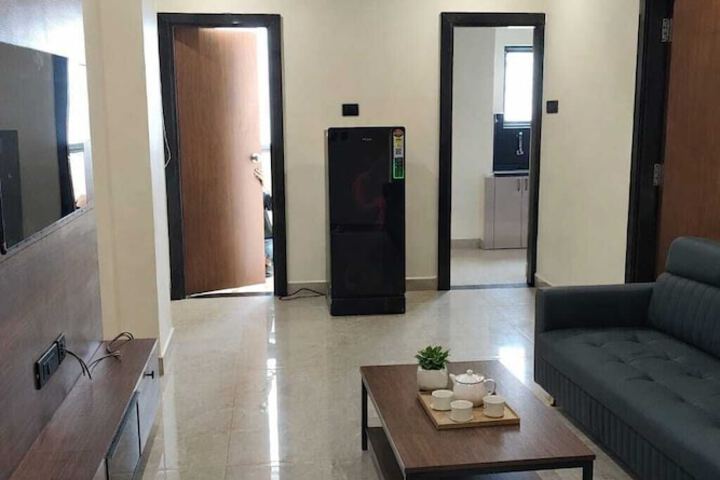 Room 5 of 9
