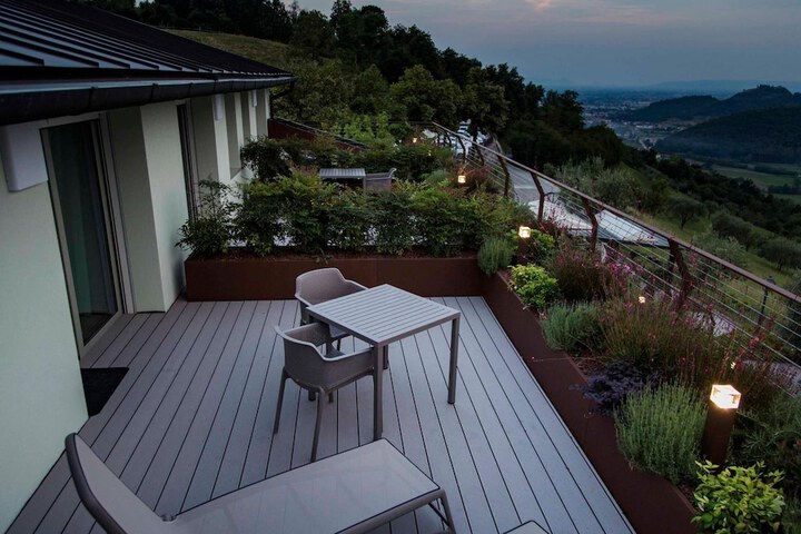 Terrace/Patio 19 of 48
