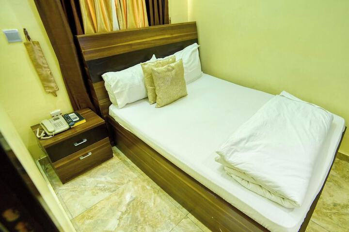 Room 2 of 30