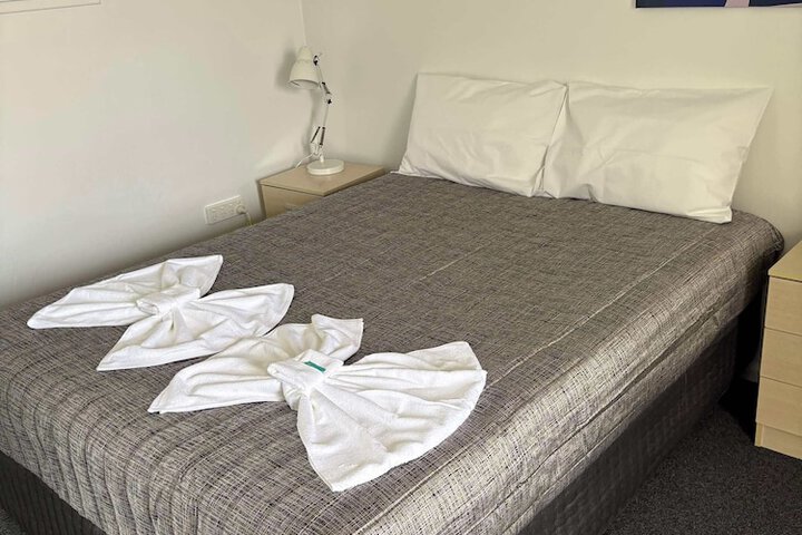 Room 4 of 6