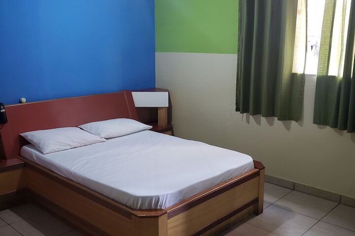 Room 6 of 15