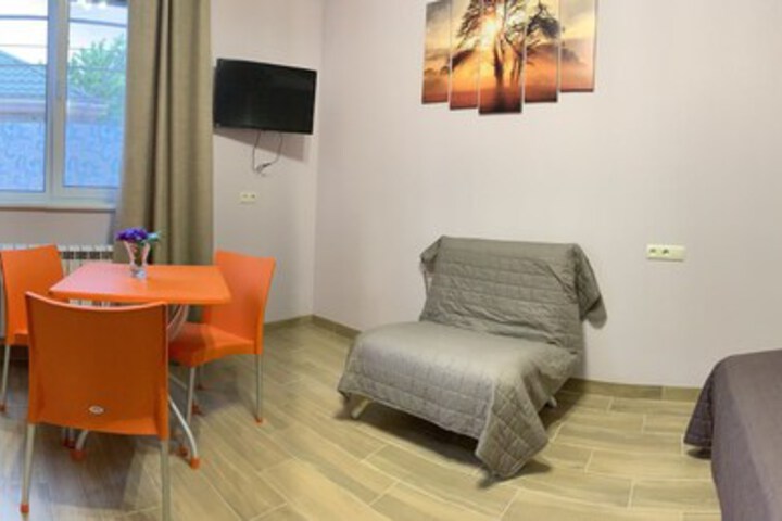 Room 16 of 28