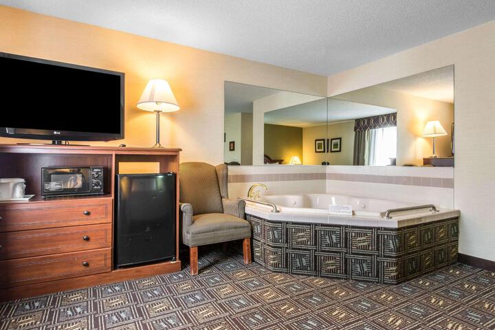 1 King Bed (9 of 10)