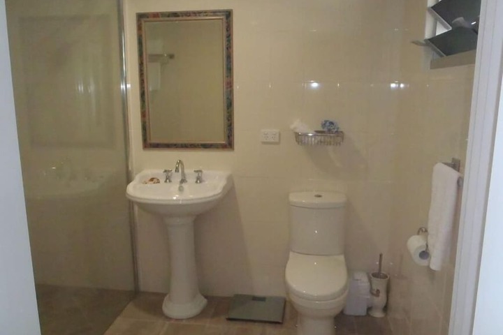 Room 12 of 40