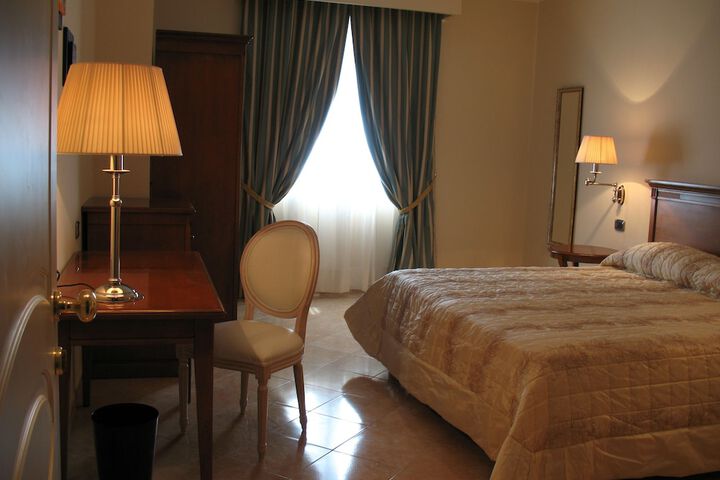 Room 4 of 39