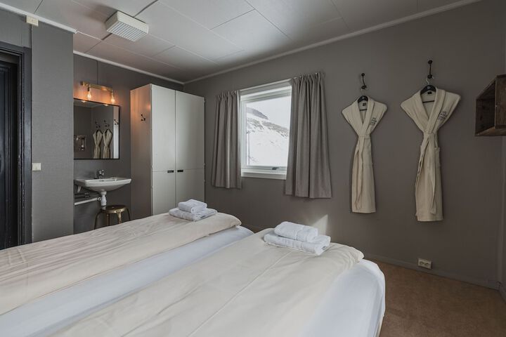 Room 11 of 64