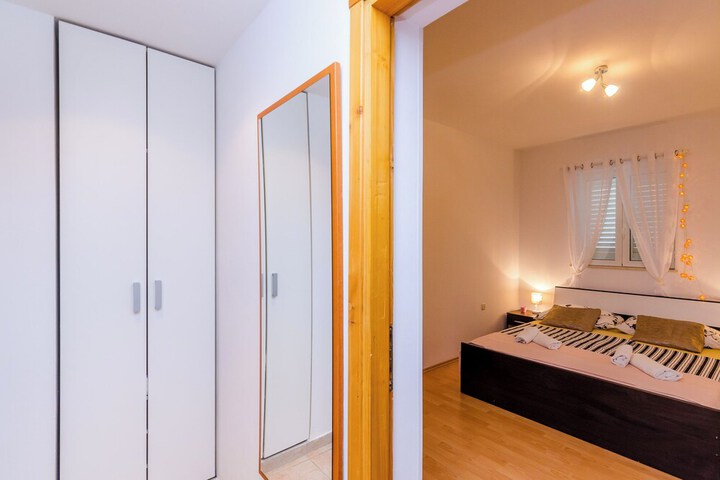 Room 5 of 34