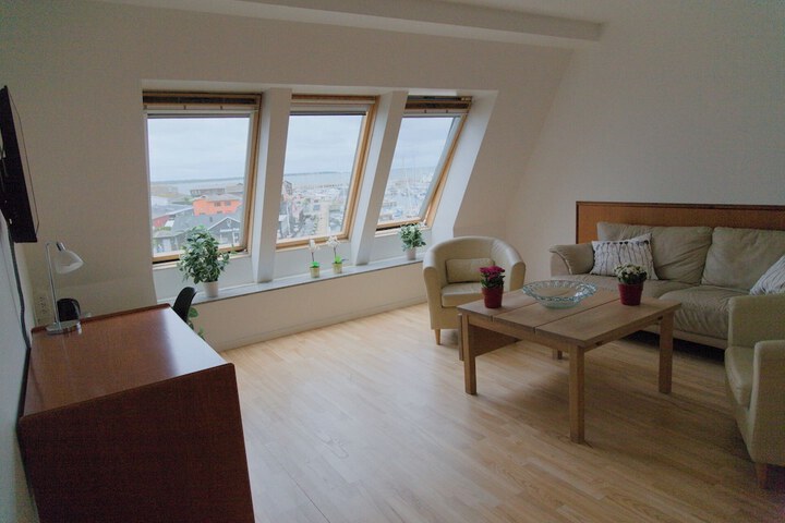 Room 9 of 18