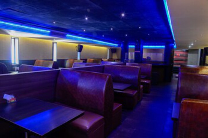Lounge 10 of 15