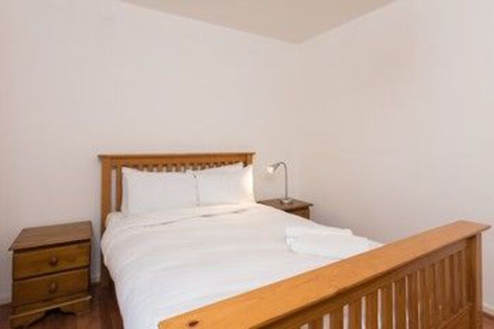Room 11 of 34