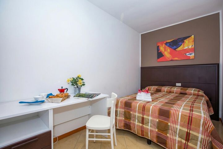 Room 4 of 27