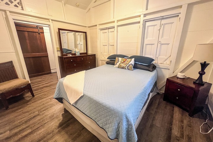 Room 32 of 171