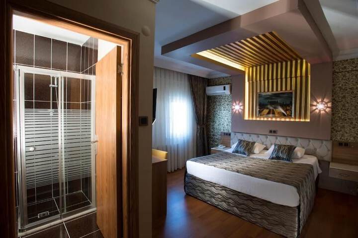 Room 13 of 37