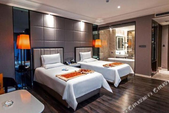 Jinling Holiday Hotel