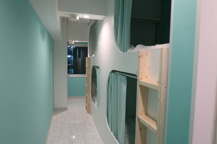 Room 13 of 47