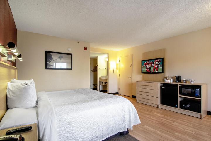 Standard | King Bed (11 of 18)