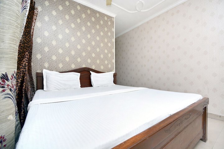Room 9 of 26