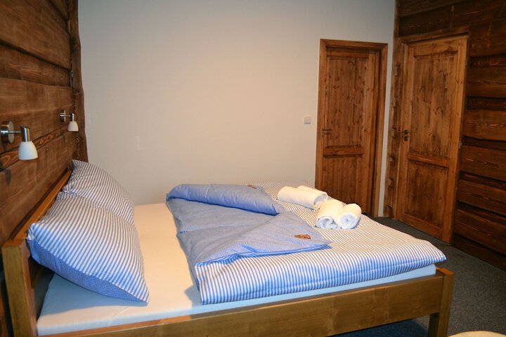 Room 10 of 25