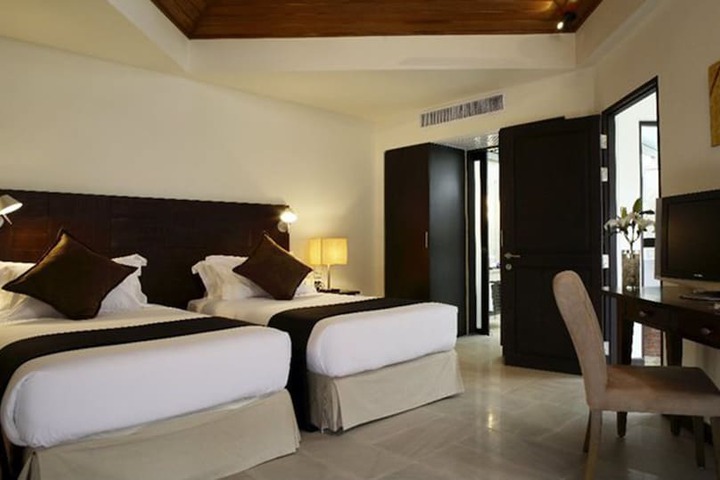 Room 5 of 144