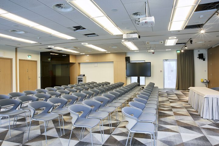 Business Center 98 of 108
