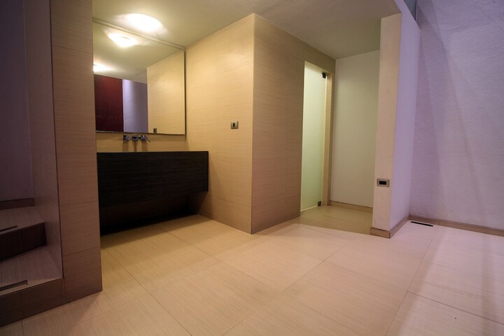 Room 29 of 42