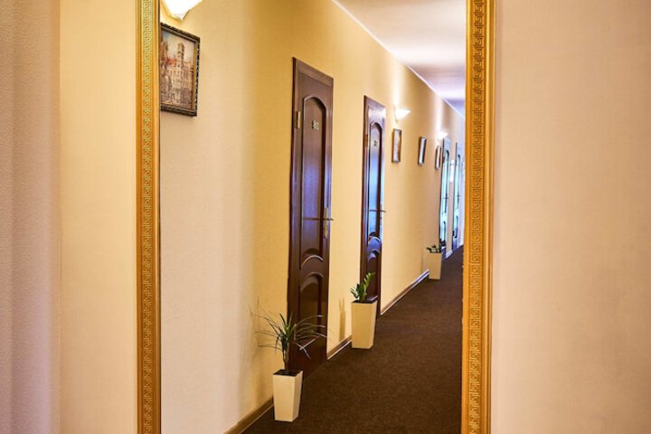 Ballroom/Hall 41 of 44