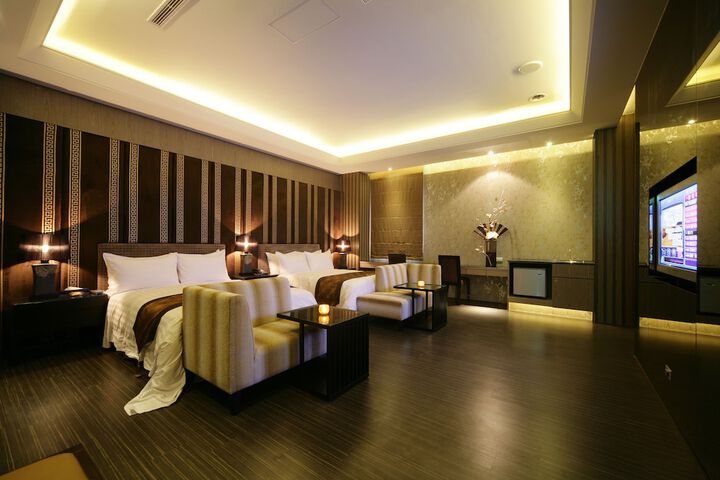 Room 37 of 65
