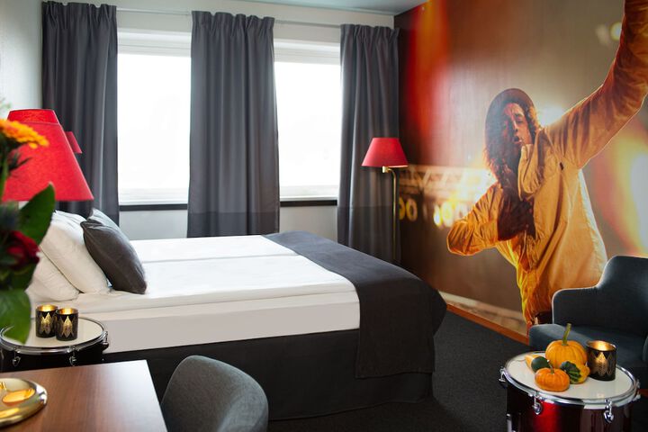 Room 4 of 33