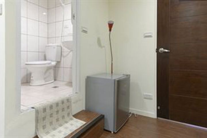 Room 2 of 21