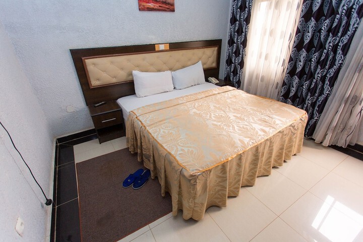 Room 27 of 60