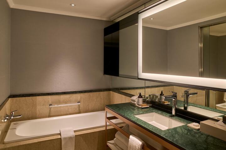 Room 48 of 116