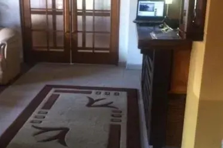 Room 6 of 12