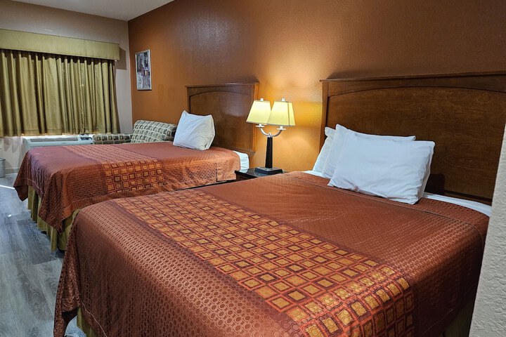 Room 9 of 35