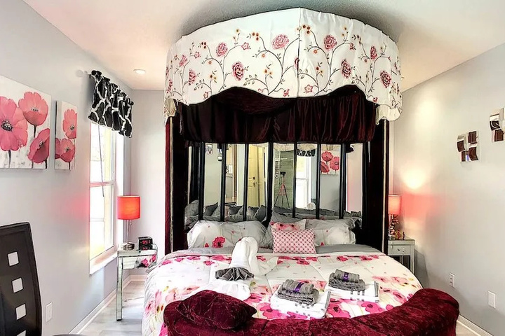 Room 6 of 27