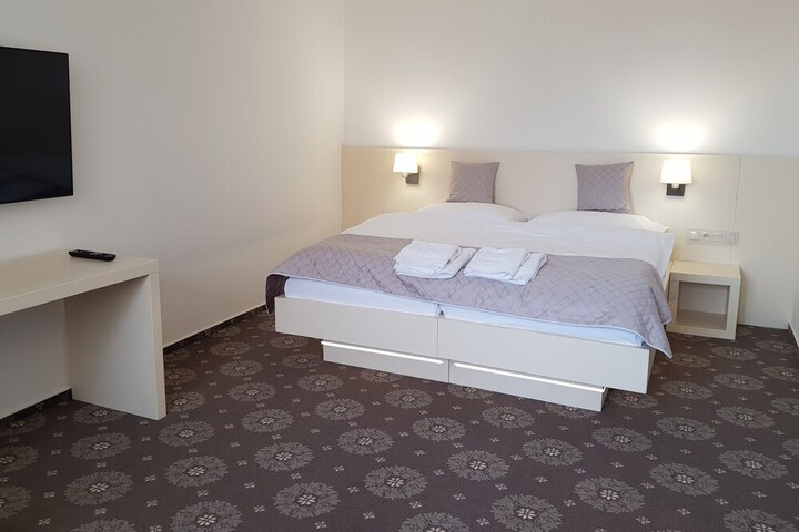 Room 11 of 25